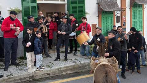 Èxit de participació ahir a Na Tònia, amb gran ambient i esperit de Sant Antoni a Porto Cristo
