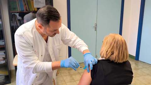 La incidència de la grip continua en fase epidèmica baixa, amb més afectació entre la població de més de 60 anys per infecció respiratòria en general