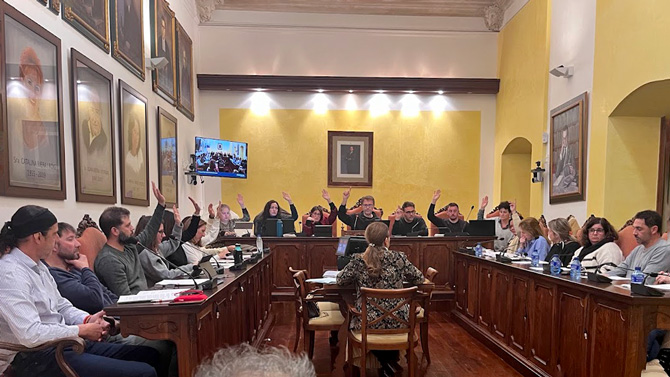 El Ple de l'Ajuntament de Manacor aprova la reversió de la concessió de la piscina municipal