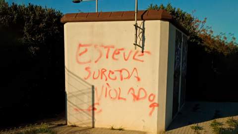 Vox denuncia una pintada que acusa de 