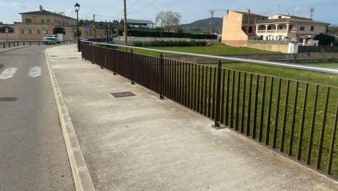 Sant Llorenç des Cardassar renova la barana del carrer Taulera