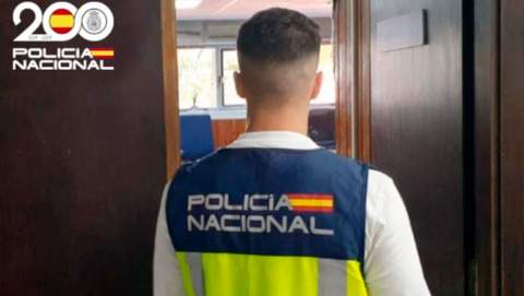 La Policía Nacional detiene a cinco hombres por dañar mobiliario de un bar tras una pelea