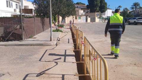 Continuen les obres per reduir les fuites d’aigua a la urbanització de Sa Coma
