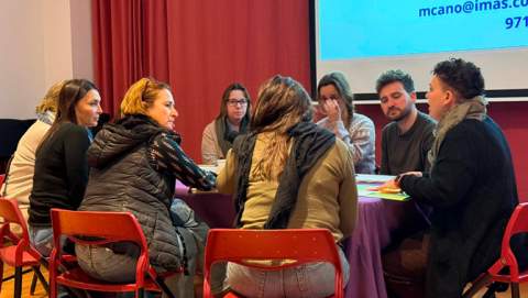 Manacor aborda l’absentisme escolar des d’una mirada comunitària en una jornada amb professionals de l’àmbit educatiu, social i jurídic