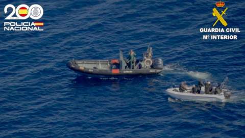 La Policía Nacional y la Guardia Civil detienen a tres patrones de embarcaciones dedicadas al transporte ilegal de personas