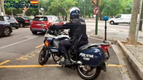 La Policía Nacional detiene a un varón por acceder a Palma con una orden de alejamiento y sustraer productos en una famosa franquicia de textil