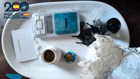 La Policía Nacional desmantela dos puntos de venta de droga y detiene a dos personas