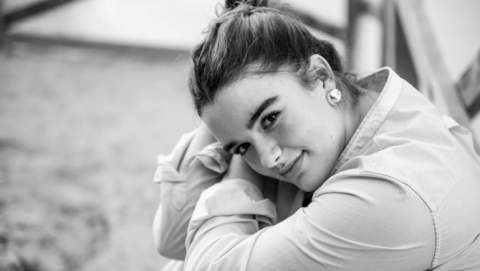 La manacorina Claudia Torres publica el seu primer recull de poesia, Equidistantes