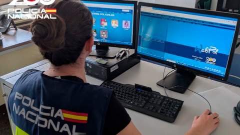 La Policía Nacional detiene a un hombre por pedir videos sexuales a una menor con la amenaza de difundir archivos comprometidos de ella