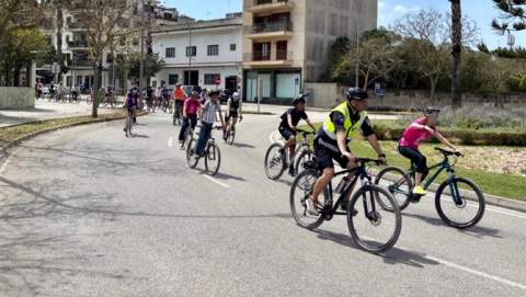 Bicicletada solidària de l’IES Mossèn Alcover a favor de Creu Roja amb participació de la Policia Local