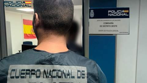 La Policía Nacional detiene a un varón por robar en 40 vehículos fracturando los cristales con un destornillador