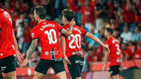 El RCD Mallorca gana al Real Oviedo, pero no logra la permanencia