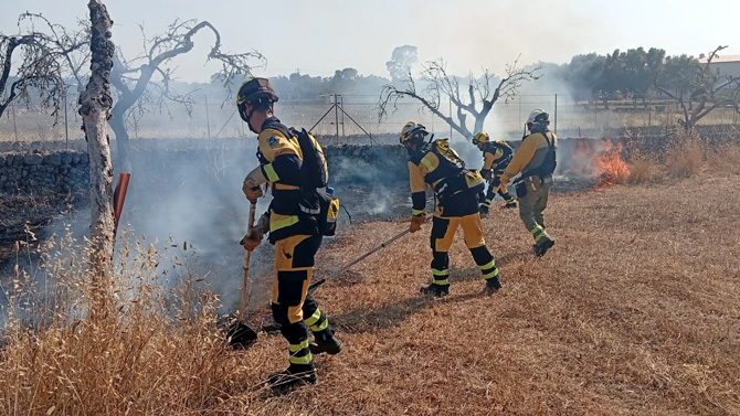 Els Bombers actuen amb rapidesa per extingir dos incendis a Manacor i Campos