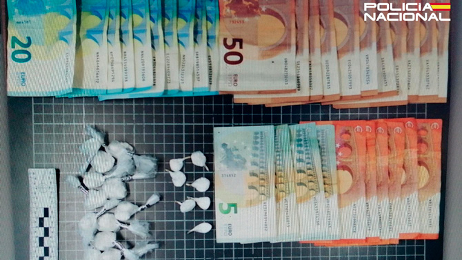 La Policía Nacional detiene a tres varones  por tráfico de drogas en varios dispositivos policiales en la localidad de Manacor