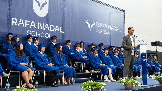 Ana Ivanovic y Rafa Nadal presiden la graduación de la décima promoción de la Rafa Nadal Academy