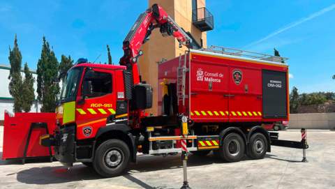 Los Bomberos de Mallorca incorporan un vehículo multifuncional pionero para emergencias complejas