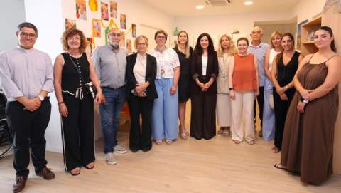 La consellera Sandra Fernández dona la benvinguda als primers usuaris del Centre de Dia de Porreres