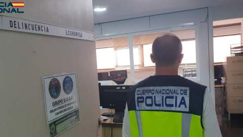 La Policía Nacional detiene a dos personas por una estafa piramidal de inversiones