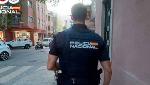 La Policía Nacional detiene a un varón por amenazar a una mujer con un cuchillo en su domicilio
