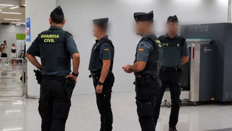 La Guardia Civil desarticula dos grupos  criminales especializados en hurtos exprés  en el aeropuerto de Palma