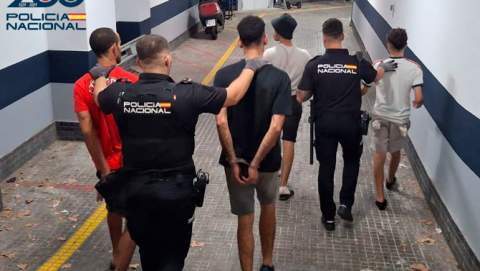 La Policía Nacional detiene a tres hombres por asaltar una vivienda encañonando y maniatando a los moradores
