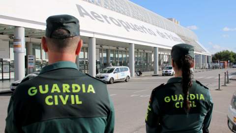 La Guardia Civil detiene a un hombre en el  aeropuerto de Palma por sustraer más de 2500  euros en tabaco y perfumes en el Duty Free