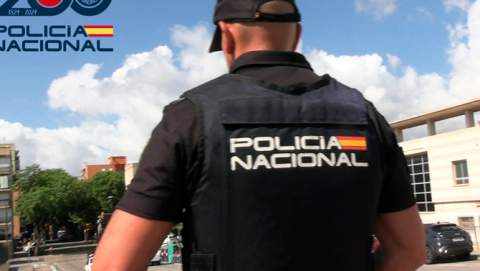 La Policía Nacional detiene a un varón por agredir a otro para sustraerle el teléfono móvil