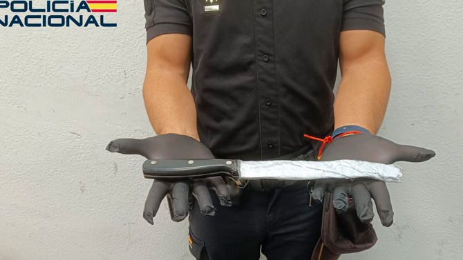 La Policía Nacional detiene a dos varones en Palma y Manacor por amenazar a dos hombres con un cuchillo