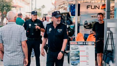 Acte vandàlic en un aparcament de Son Servera: diversos vehicles danyats i un robat