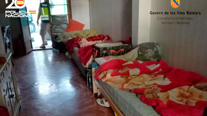 La Policía Nacional y el Govern detectan una vivienda sobreocupada en Manacor en la que convivían hasta 30 personas