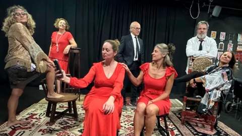Podria caure bojament al llit amb tu, al Teatre de Manacor