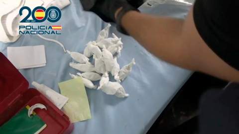 La Policía Nacional detiene a cinco personas por vender marihuana en dos domicilios