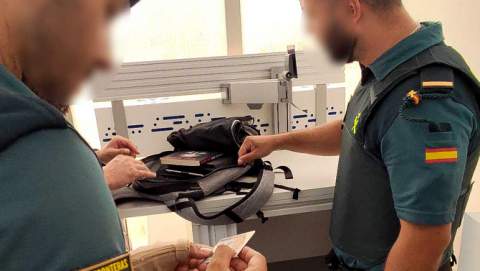 La Guardia Civil detiene en el Aeropuerto de  Palma a un hombre por un delito de hurto
